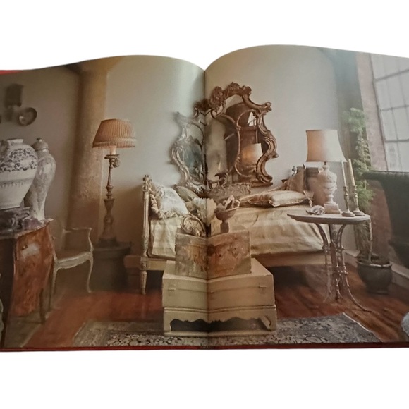 Wanderlust: Interiors That Bring the World Home
Book by Michelle Nussbaumer - Picture 11 of 12